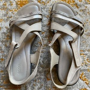 Ecco women’s sandals. 7.5 taupe.